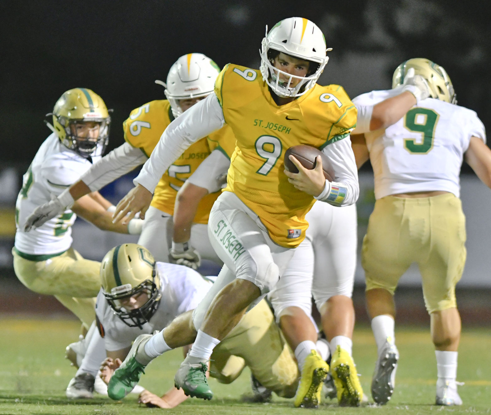 083118 Garces SJ football 04.jpg